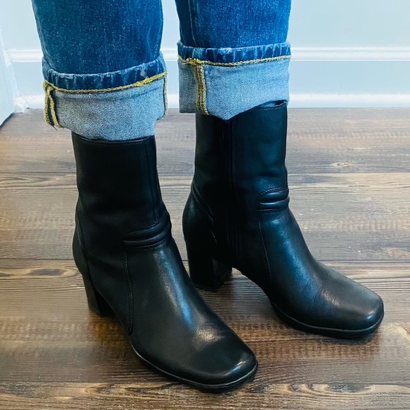 Vintage Shoes - Vintage 90s Y2K Above Ankle Genuine Black Leather Boots Square Toe Booties 7.5